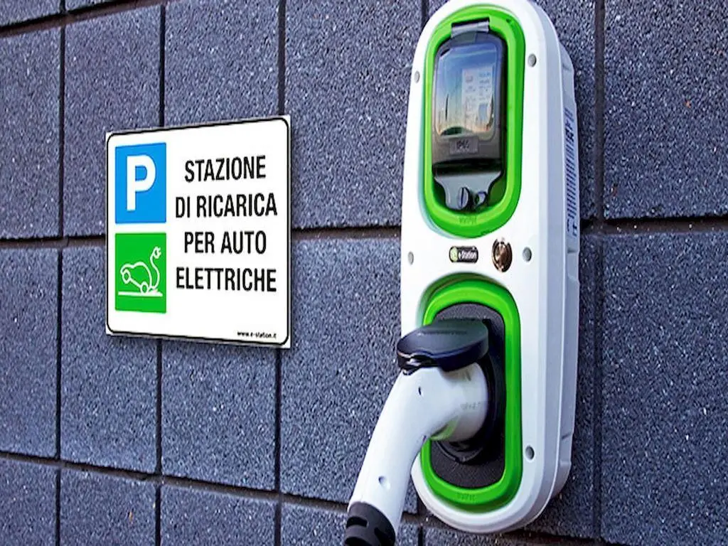 Stazione ricarica auto